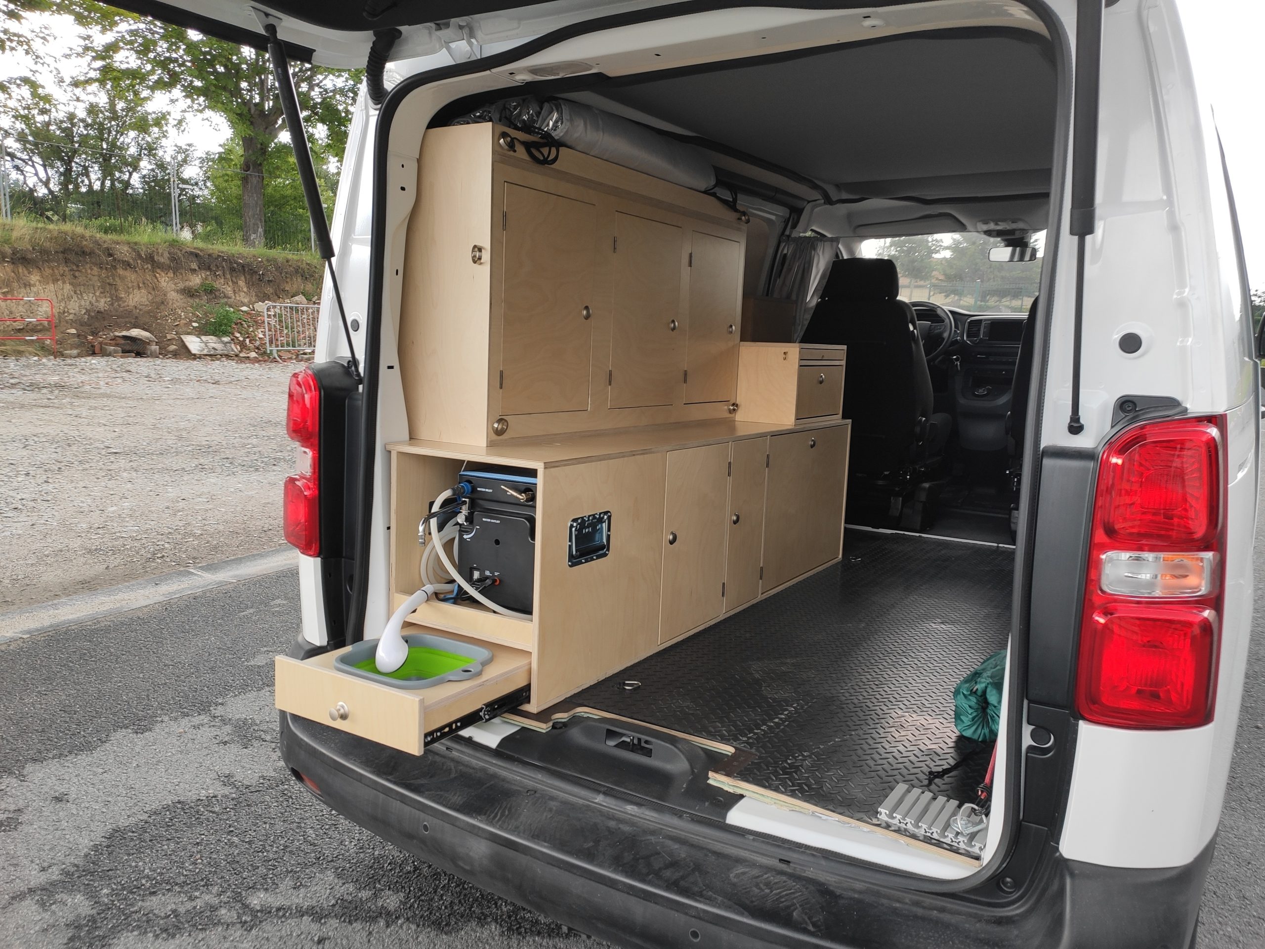 Aménagement de Fourgons et vans tout confort - Camp'in Box